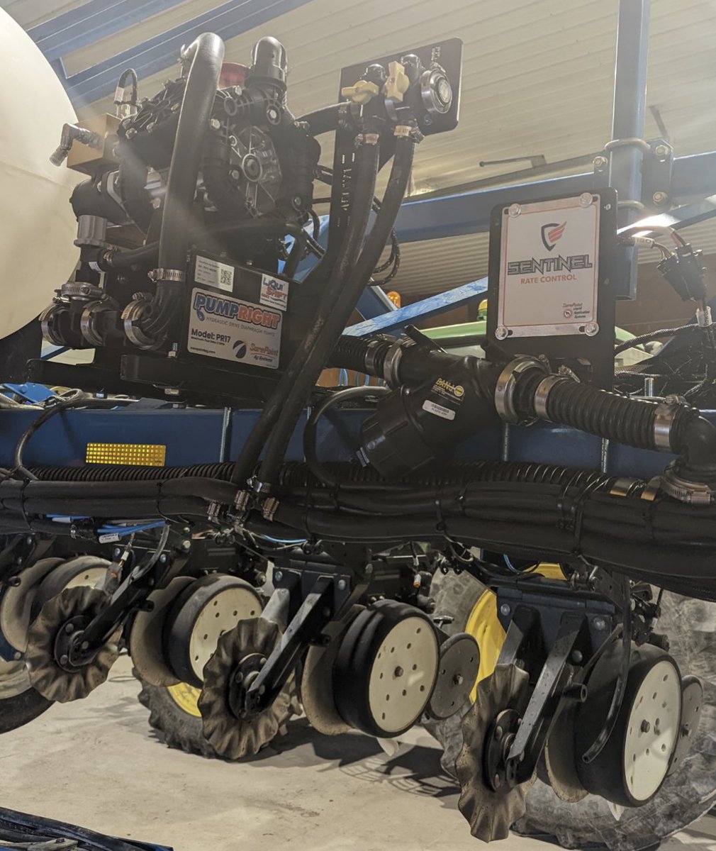 EdJHanson's tweet photo. In row and 2x2 install π
#conceal
#liquidshift
#sentinel
@SurePointAg @CangrowCrop https://t.co/tITrBFrecZ