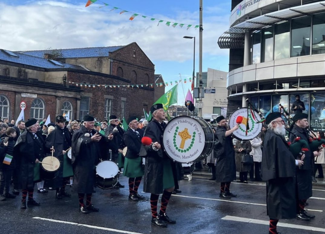 mancirishfest's tweet image. #Manchester band @FiannaPhadraig get over 60,000 to #pressthegreenbutton for @TourismIreland in Manchester, #Liverpool #Paris #France thanks to @IrlNorthEngland @IrlEmbParis @lpoolcouncil @CarrollJennifer @DanCardenMP @JardindAcclim @FranceinIreland @vincentguerend @NBurgessDFAT