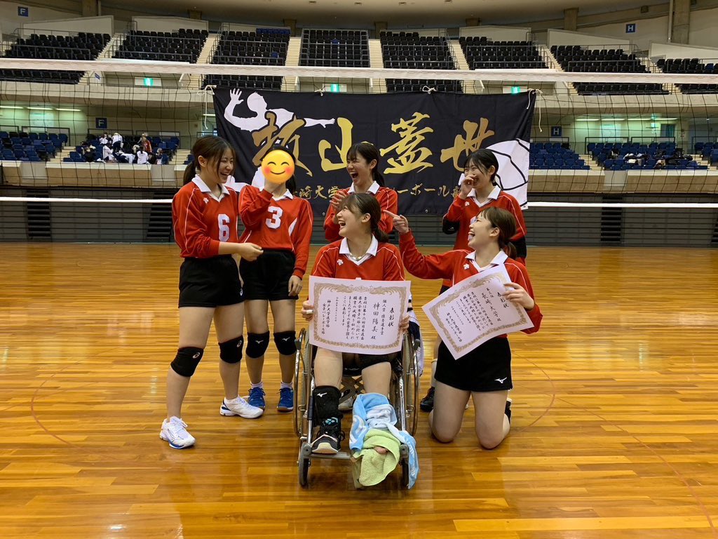 numgvc's tweet photo. 3/22.23にグリーンアリーナ神戸にて第16回日本医歯薬大会が開催されました。
長崎大学は3位という結果で大会を終えました🥉4月の九山に向けてまた頑張ります☺️

<決勝トーナメント試合結果>
1回戦 vs 広島大学B 2-0
2回戦vs 広島大学A 2-0
準決勝 vs 香川大学0-2
3位決定戦 vs 岐阜大学2-0 https://t.co/UX5wuKAGxQ