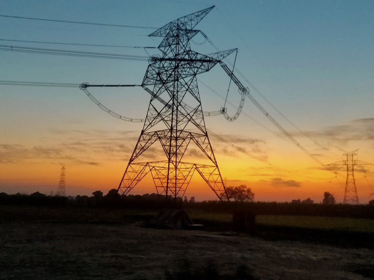sharma_mitish's tweet photo. @krishnaeyee This is the scene of my Village at the time of sunset 🌇. https://t.co/o8xP9ircnC