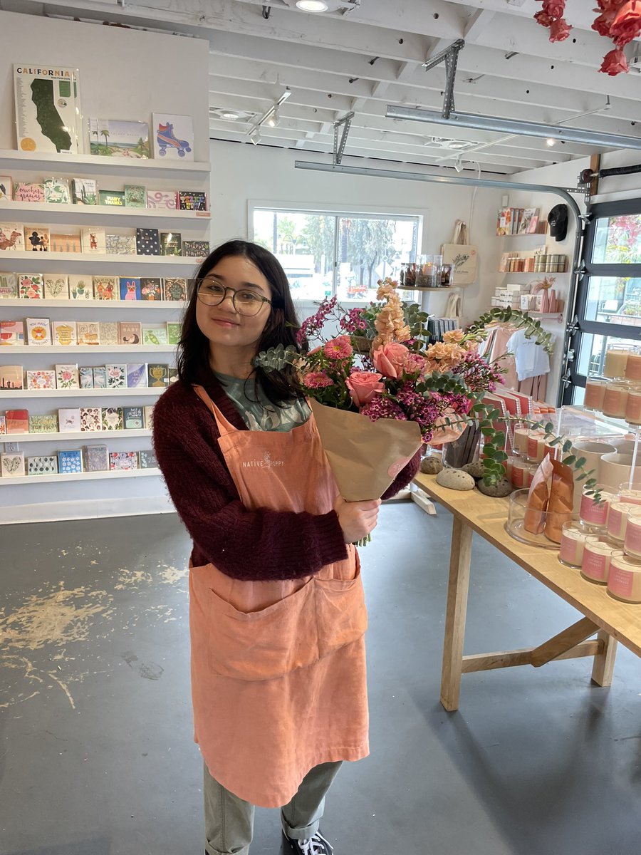 San Diego Met (@wearesdmet) on Twitter photo Students at internships doing real world learning. In a month, she could explain: creating texture in an arrangement, focal points, maintaining profit margins, color palettes, seasons of flowers, how to cut and process different flowers. This is <a href="/bigpiclearning/">Big Picture Learning</a> Students at internships doing real world learning. In a month, she could explain: creating texture in an arrangement, focal points, maintaining profit margins, color palettes, seasons of flowers, how to cut and process different flowers. This is <a href="/bigpiclearning/">Big Picture Learning</a>