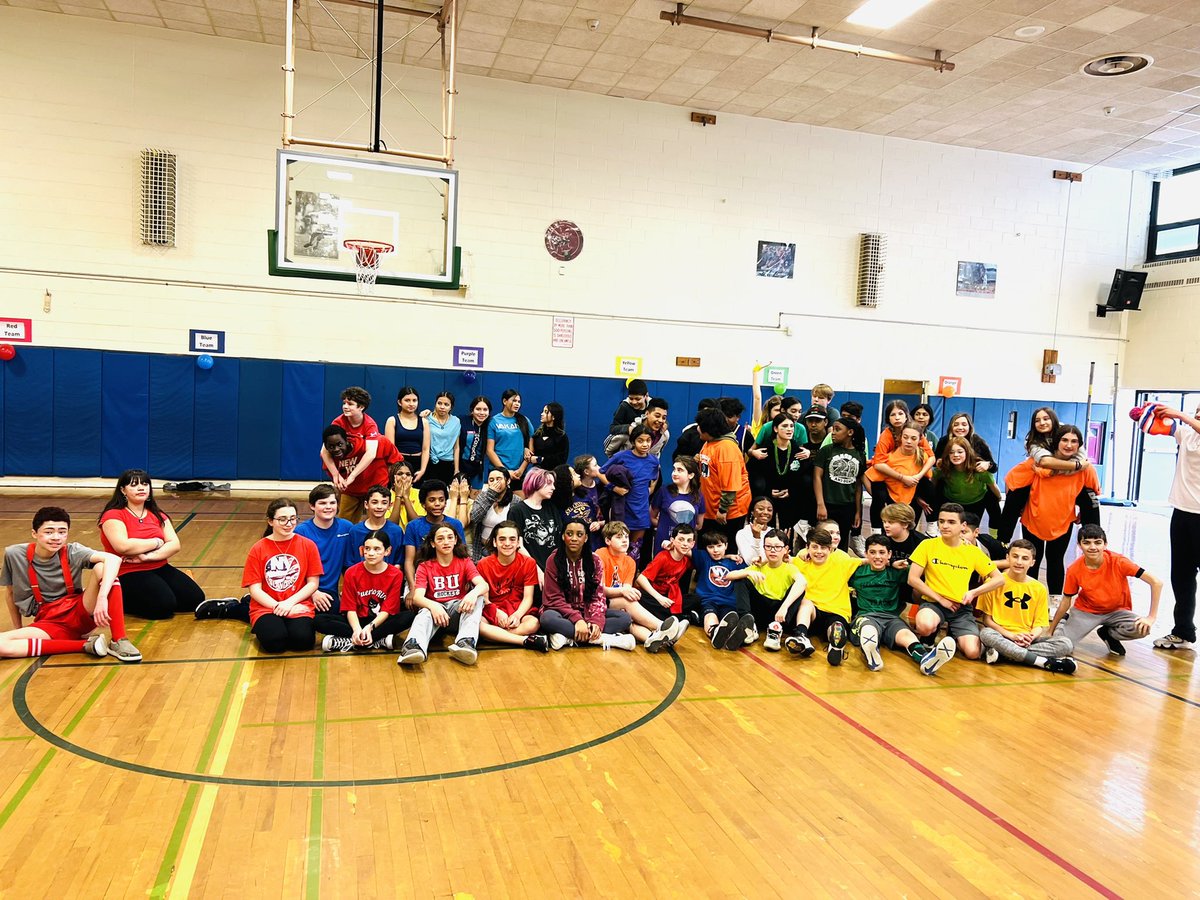 MissWhorlow's tweet photo. After working at a camp for 7 summers, it was so much fun to relive Color Warโฆ but this time, it took place at @HowittMS !!! It was awesome watching the students participate in the creative relays & cheer each other on. #studentcouncil #colorwar โค๏ธ๐งก๐๐๐๐ https://t.co/8G1mvSKrnk