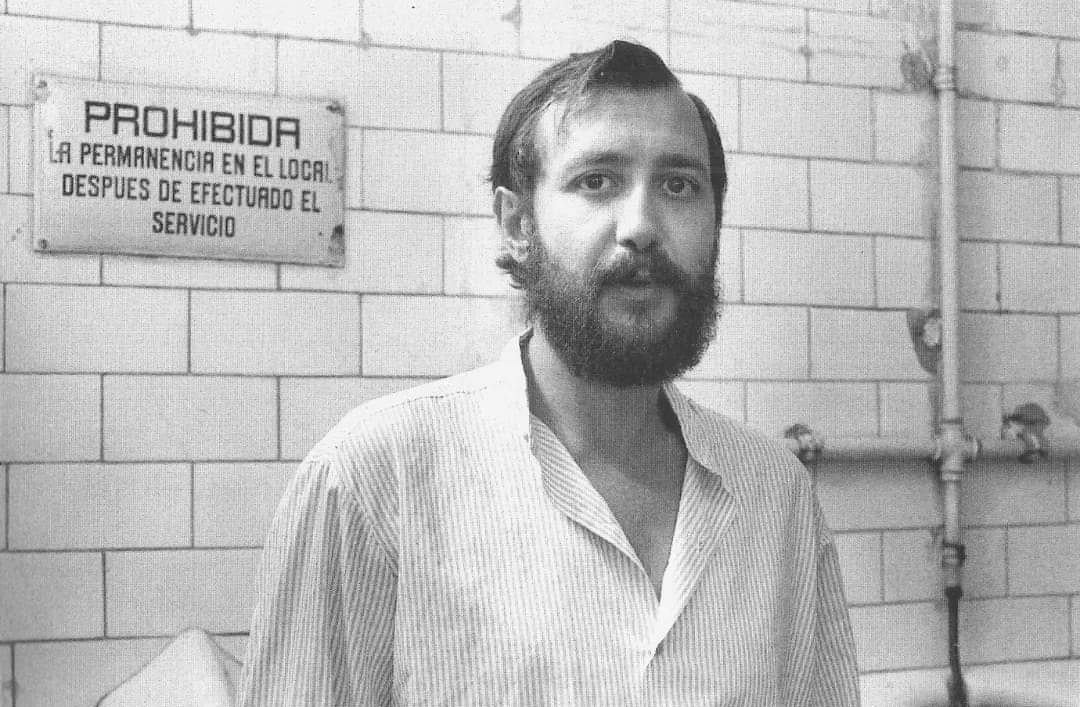 hdceccato's tweet photo. Este 23 de marzo se cumplen 17 años del fallecimiento de Eloy de la Iglesia, cineasta fundamental de la transición española. Polémico, inconformista e incómodo.

Recomiendo. 

#eloydelaiglesia #joseluismanzano #cinekinki #cineespañol #vialbooks
#vialofdelicatessens https://t.co/qPWH1iSRke