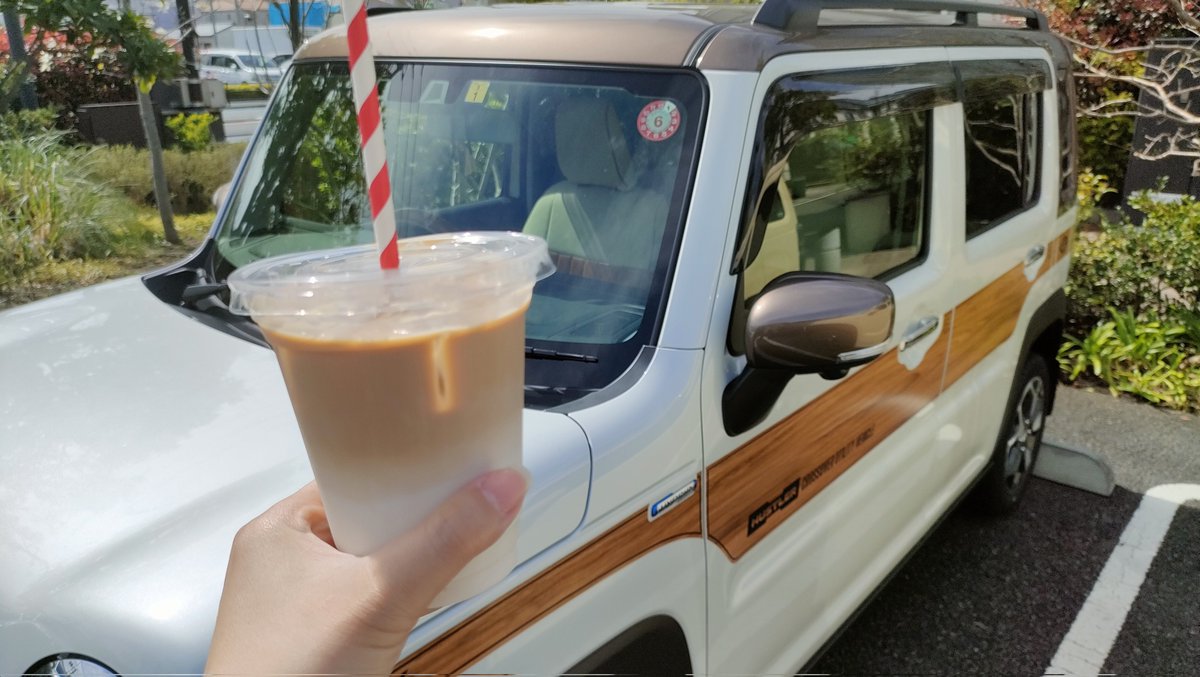 Hustler_latte's tweet photo. 良い天気でハスラテちゃんも喜んでます😊
春の陽気は気持ちがいいですね☕🌸
#ハスラー
#車中カフェ https://t.co/3uEQUy21yg