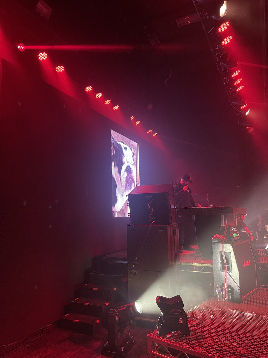 KayzoMusic's tweet image. I’ve decided during all changeovers on tour that we do a beef montage 😭