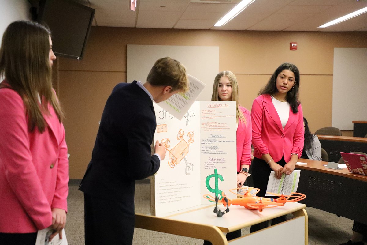 BloomsburgU's tweet photo. One pitch. Three minutes. More than 200 teams. 35 winning ideas earning a combined $20,000 in prizes 🦈💵👔👠🐾 #HuskyDogPound #SharkTank #BloomUpward #ProfessionalU #ZIPD #BloomOnward #business #entrepreneurship https://t.co/pM7djTYfCt
