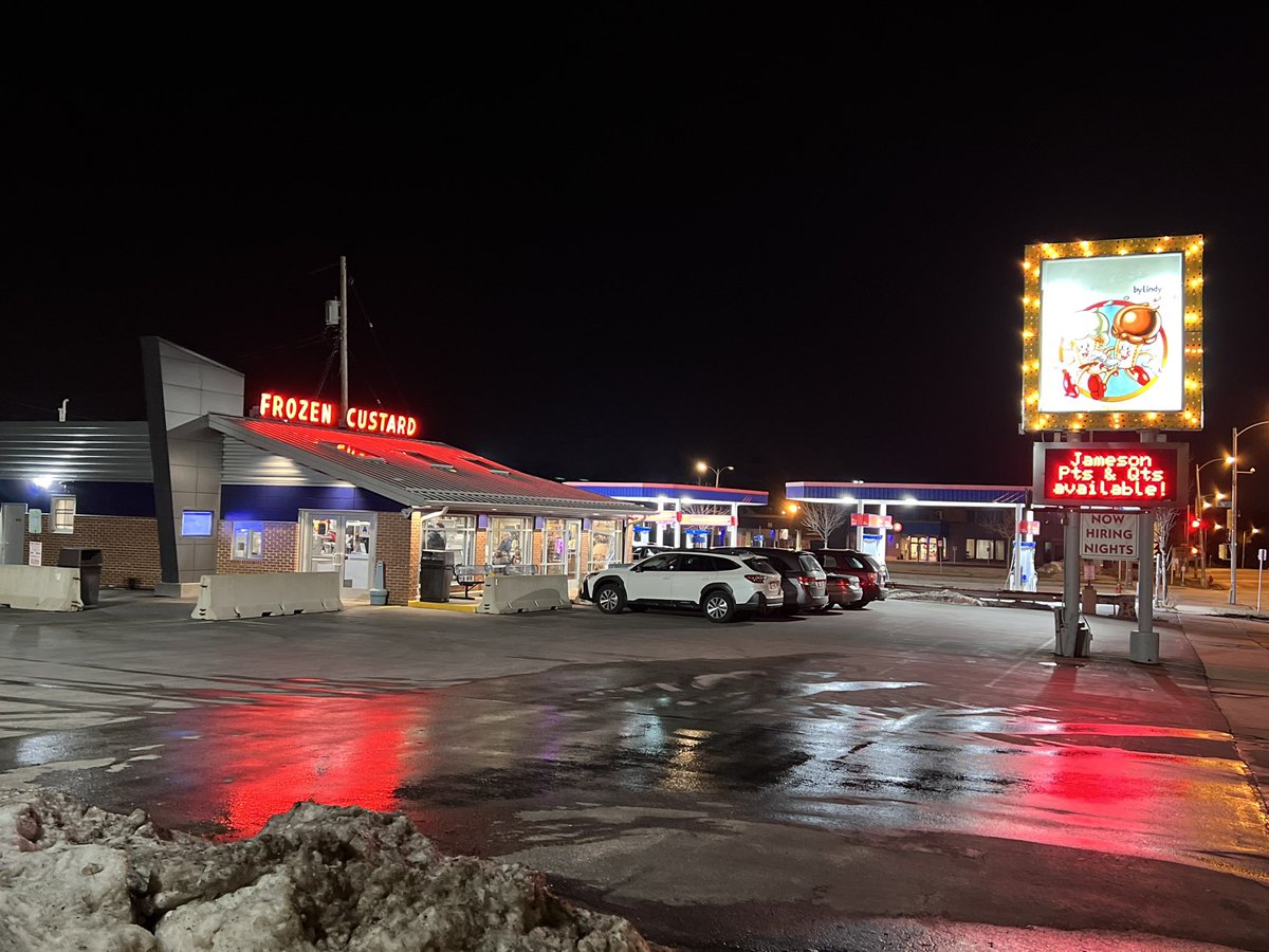 zlaka_84's tweet photo. In in Milwaukee so had to stop at my fav custard place. Debate on the best one is usually between @koppscustard Gillies or Leon’s my Dad grew up on Leon’s but for me Gillies & their #Mix / #ThoseThings reigns supreme! Plus it’s the oldest custard stand in Milwaukee!! 😋🍦🍔 https://t.co/6a1AYoj1oT