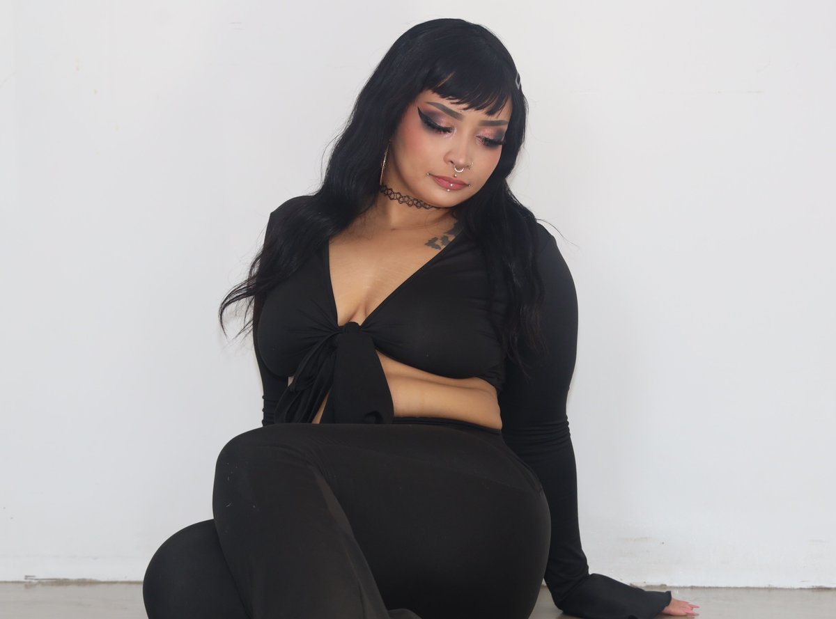 OrionsCreative's tweet photo. some shots of @puffybunniee https://t.co/uH1e9UQpuY