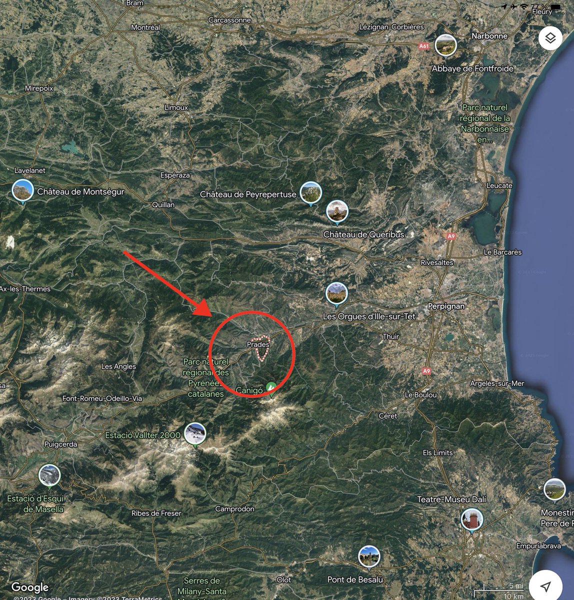 bouboulandQC's tweet image. Dans une toute petite ville en France (Prade dans les Pyrénées), la police a gazé, alors même que la manifestation était totalement paisible et composée de familles avec des enfants !!!
Inacceptable !!!