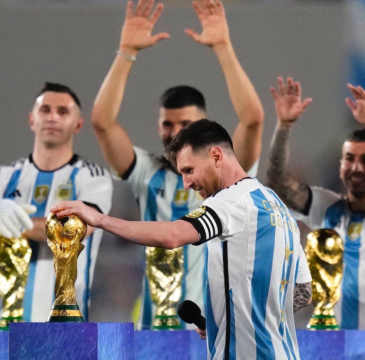 psg_chief's tweet image. We don’t celebrate just goals anymore, We celebrate trophies 😂🐐🏆 Bow to the G.O.A.T