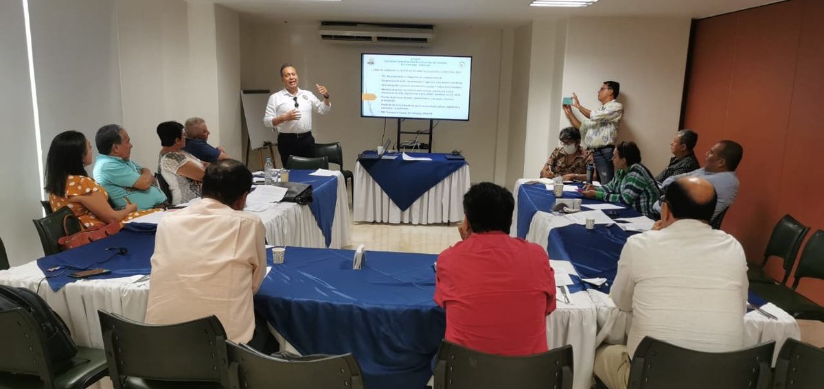 AsdidocSder's tweet photo. Directivos de @AsdidocSder en jornada de reflexión sindical con rectores de Barrancabermeja: pliegos de solicitudes. @cutcolombia @SindicatoSES @fecode @GobdeSantander https://t.co/qXKwc31qrs
