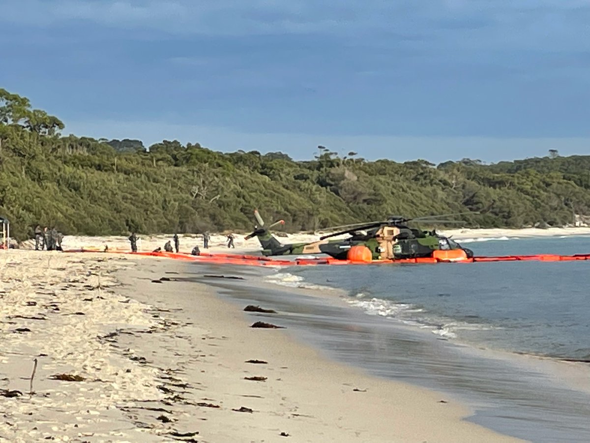 The crashed helicopter has been picked up by ADV Reliant and is now inside the hold.
#JervisBay