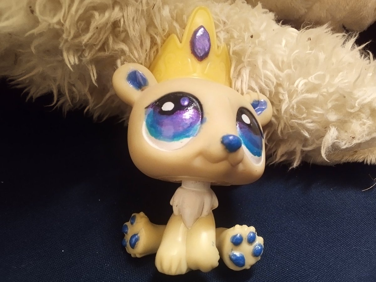 369damnyourfind's tweet photo. #ArtistOnTwitter 
Hi I'm a young trans artist who's working on many comics &amp; writes in journals, I also lps customs, my art comms r free! (Share meme &amp; I'll draw for u😅) https://t.co/FbNAD8ILXY