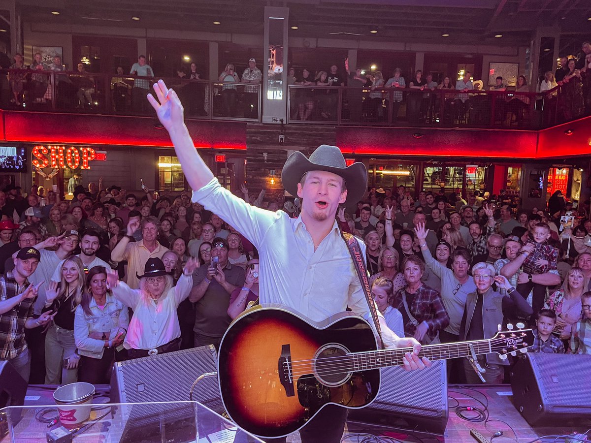 OleRed's tweet photo. We definitely think we’re going to look back on this one in a few years to say “remember when” 😉

#SpringBlake https://t.co/KMxbpx9teT