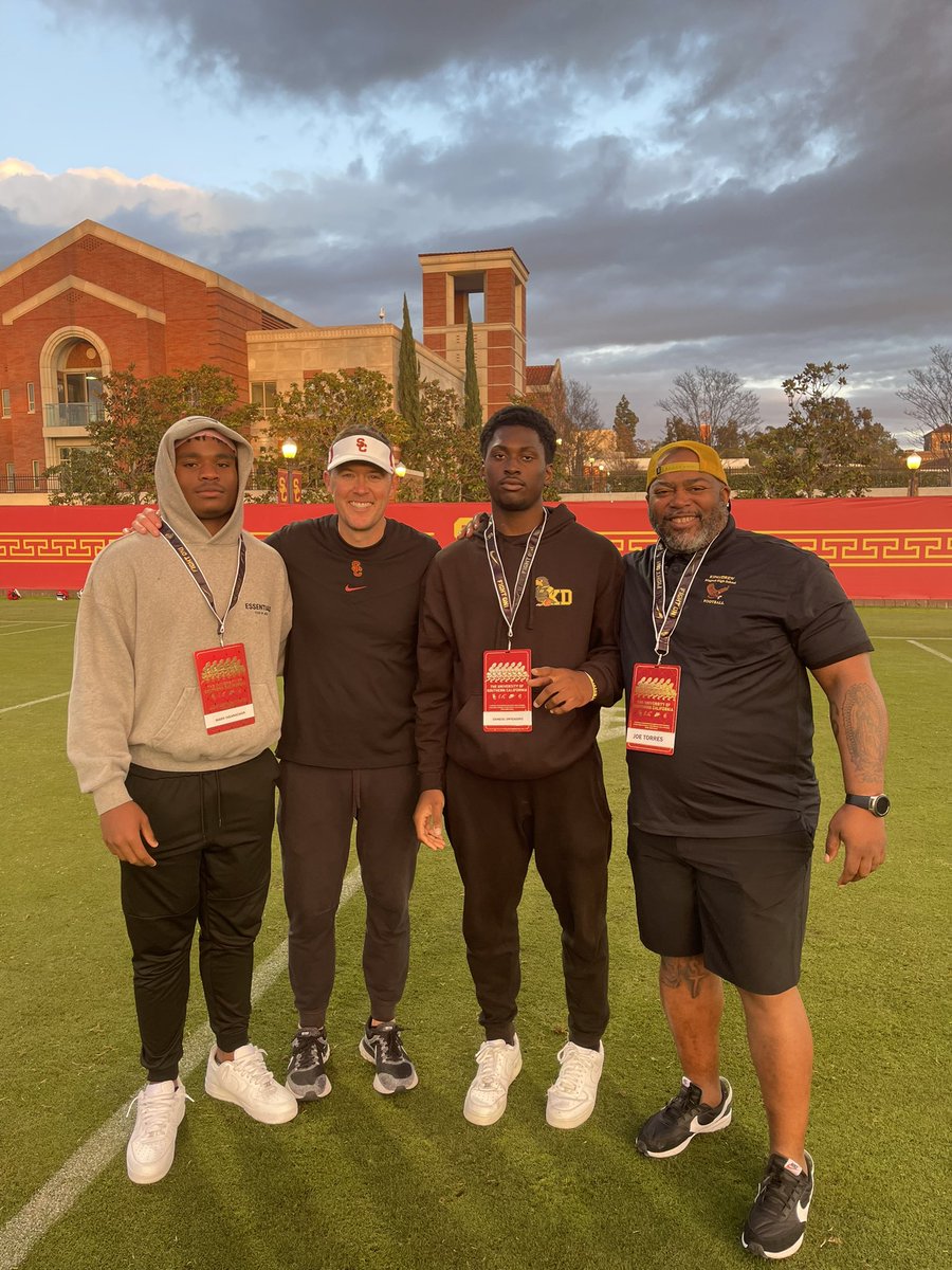 FcrgiveMark's tweet photo. Made it out to watch spring practice. Thank you @uscfb @LincolnRiley @CoachGrinch #FightOn ✌🏾 https://t.co/oNMbpu5HqD