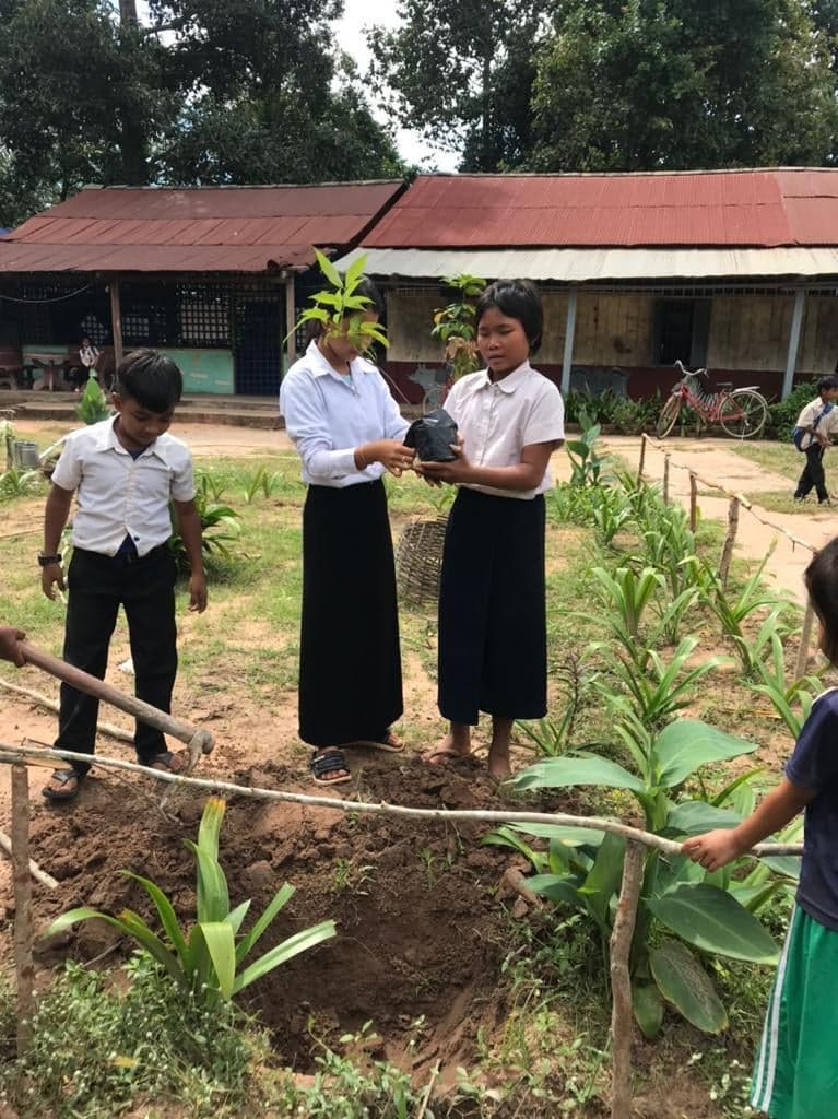 FireWomanJo1's tweet image. "As I plant my tree I give way to my past.
Your  roots will grow
New beginning for a fruitful  life full of happiness and an understanding of who I want to be
This tree is for me 
Greg Williams"

Go Greg! So proud of you! , new🌴to plant 💚🌏🦋🌿🌕🌞

#TreesofLove #plantingtrees