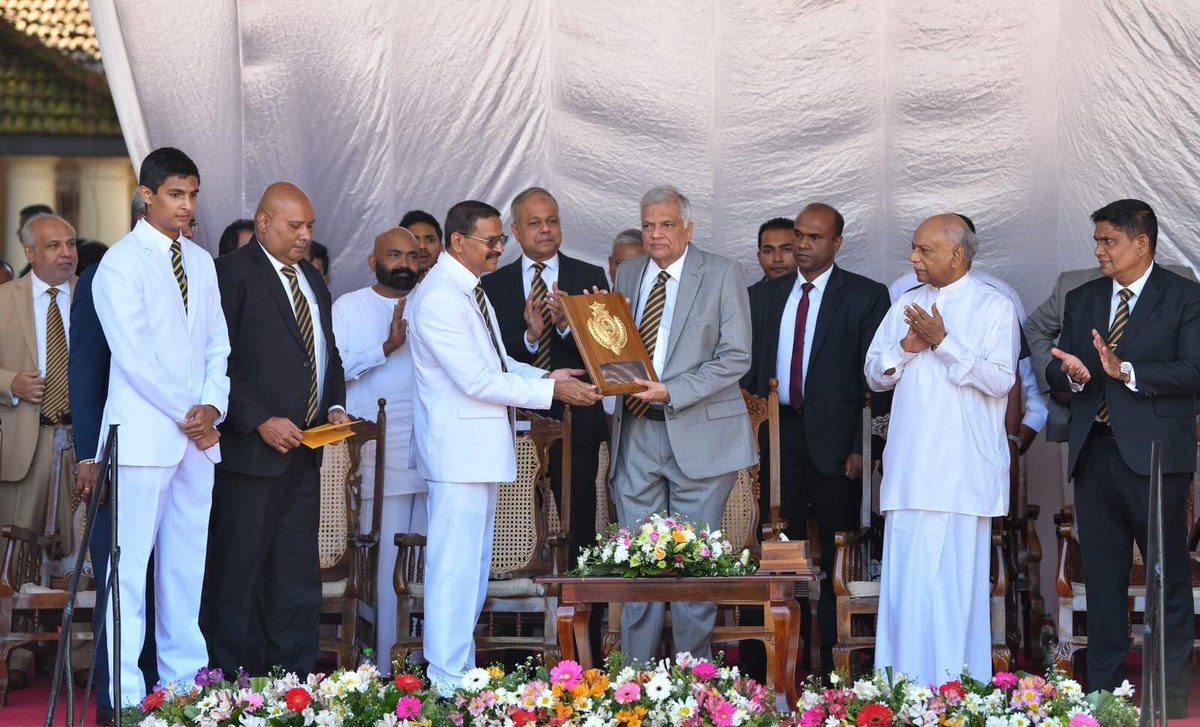 youthcircleSl's tweet photo. ශ්‍රී ලංකා ප්‍රජාතාන්ත්‍රික සමාජවාදී ජනරජයේ ජනාධිපති රනිල් වික්‍රමසිංහ මැතිතුමා ට නිදුක් නිරෝගී වාසනාවන්ත සුභ උපන්දිනයක් වේවා...

Wishing Mr. Ranil Wickremesinghe, President of the Democratic Socialist Republic of Sri Lanka, a healthy and fortunate happy birthday...

#YouthCircle https://t.co/mPvdeZ7wzB
