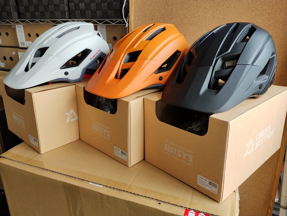 cfDBJFcXkwJeNfb's tweet photo. 1万以下で買えるMTBヘルメット
街乗りにもいかがでしょうか?
でも頭が大きくて、なかなか合うのがないって方なら、ちょい1万超えてもBELLのSPARK2のXLサイズのほうがよい感じかも?
(只今在庫切れ😢)
#CROSSSECTION
#BASYS https://t.co/I8EKtJCQCy