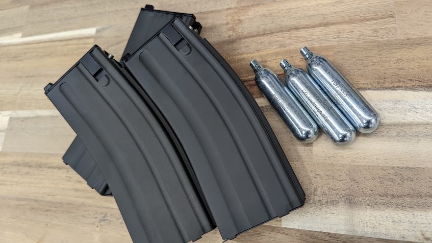 aigun_online's tweet photo. GHK M4 も UMAREX ARもCO2マガジンでの運用が一番安定してますね！ラーテックのNPASノズルを併用すれば、安全マージンを取ったパワーで利用できますし😎

当店のGHK CO2 マガジンも残り少なくなっております。
https://t.co/fxYFtb9uO8

#GHK #ガスブロ #ミリタリー物販 #エアガン #UMAREX https://t.co/0ZsVmXn9sC