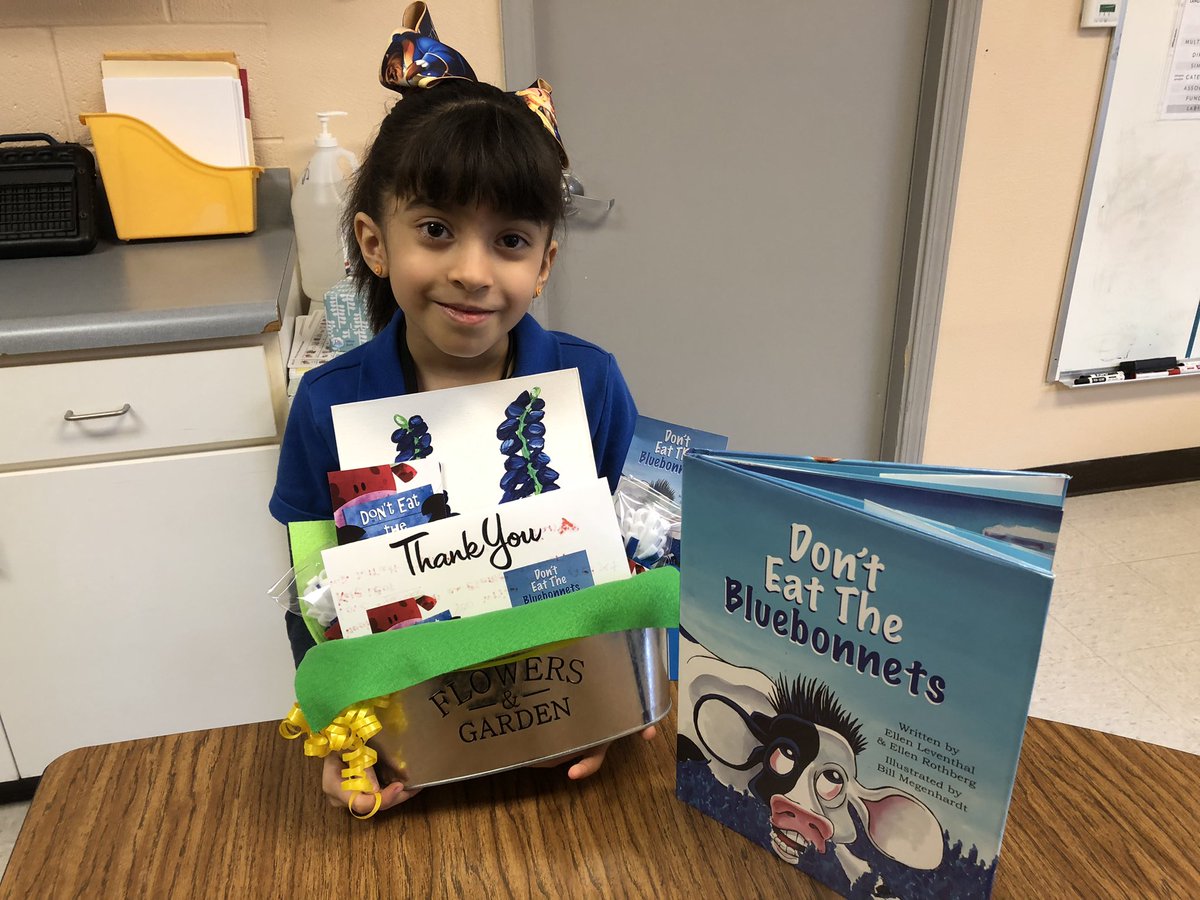 IleanaC91118178's tweet photo. Kate had an amazing day meeting Author Ellen Leventhal!🤩🙌
All of the students @ William David Surratt Elementary School got a super special treat today! 🥰❤️📝📚
#ellenleventhal #WeAreClintISD @SurrattCubs https://t.co/JRbddy7sra
