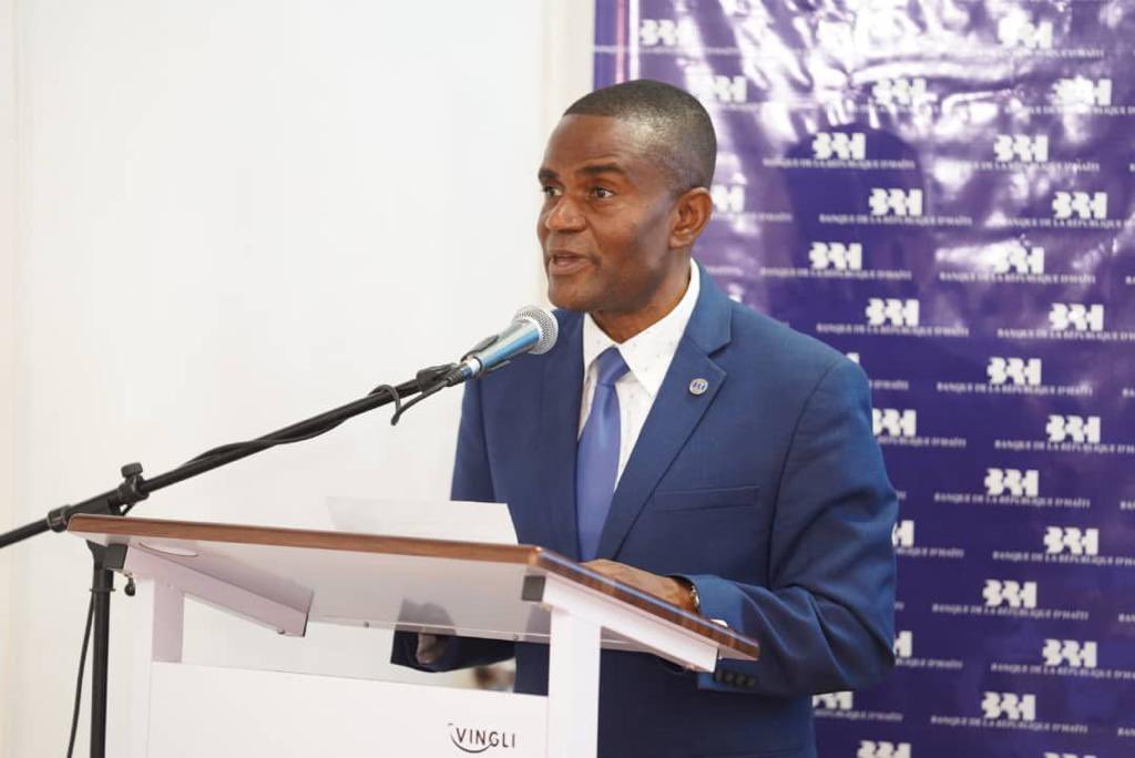 BRHHaiti's tweet photo. Cette semaine, des cadres de la @BRHHaiti animent des séances de formation, du 21 au 24 mars, à l’intention des caisses populaires du Grand-Sud sur le logiciel du Dépositaire Central de Titre. 1/2

#bondutresor #marchésfinanciers https://t.co/Z0HHQiUYKR