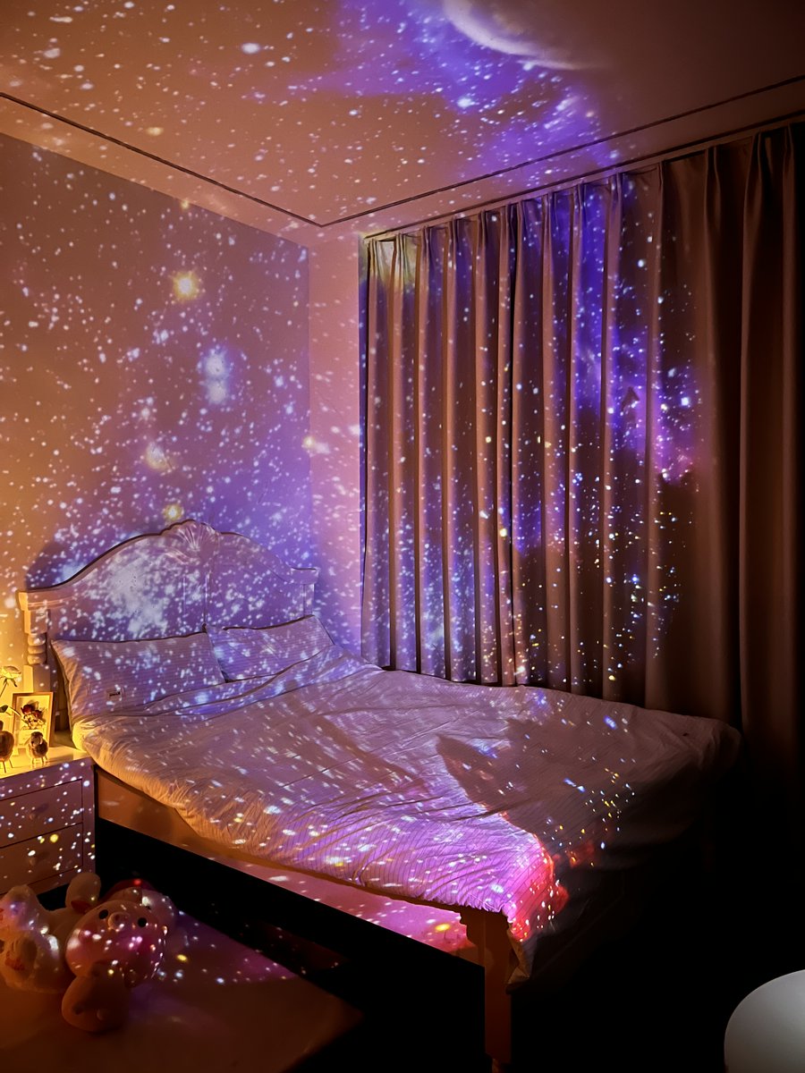kistraservice1's tweet image. My friend gifted me with a star projector， wow！😱 With  this projector, I can easily create a cosy atmosphere and enjoy the stars and the galaxy.  It really brightens up my room and my life.🌞
#gift #night #galaxyprojector #skylight #starprojector
#kids #star #homedecorideas