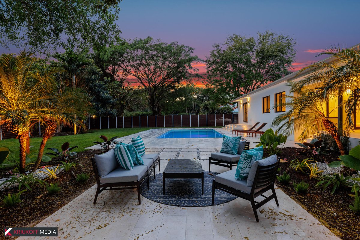 KriukoffMedia's tweet photo. 🏠 60 NW 91st St El Portal, FL 33150
💰 $2,200,000
💻 https://t.co/qdzULjWe4A

#kriukoff #kriukoffmedia #realestatephotography #sunsetphotography #miamirealestate #compassfl #agentsofcompass #compassflorida #compassmiami #compassrealestate #compassfl #realestatelife  #realtor https://t.co/B1E7jwfrEH