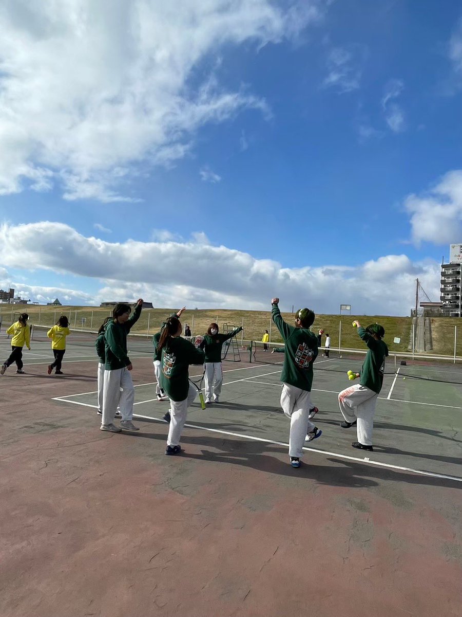 cuc51st's tweet image. 行事紹介① 強練

強練は春休みと夏休みに行い、チームに分かれて3日間練習をします！🎾
その後はチーム対抗で試合をしたり、チームのメンバーで遊びに行ったりするので、チームの人との仲が深まります！🤝

＃春から神戸大学
＃春から神戸女学院大学