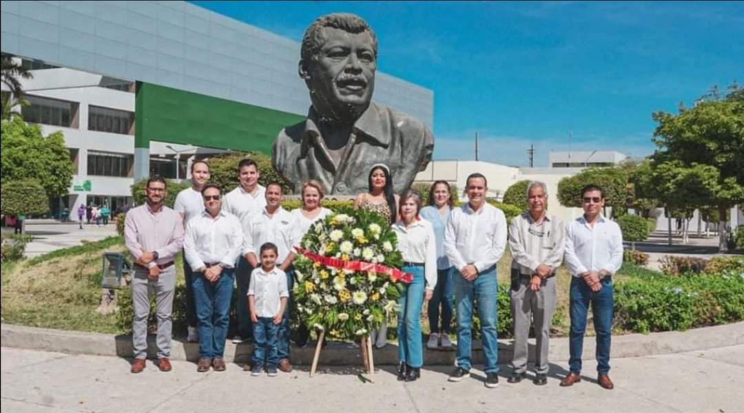 rally2015ra's tweet image. 29 años del asesinato de #LDCM, y muchos militantes del @Prisonora acudieron cuál perritos falderos. A cómo se ve en la foto mucho de ellos eran menores de edad. Incluso me atrevo a decir ni habían nacido. Y sólo acuden porqué alguien les dijo