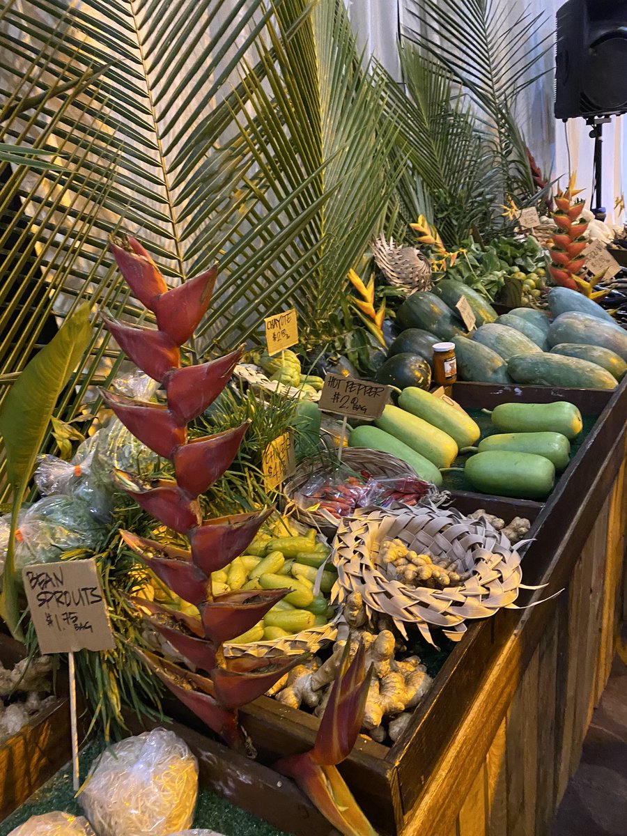 visitguam_jp's tweet photo. 以前お知らせしたように、HYマーケット行ってきましたー

新鮮野菜、アート、スイーツなどがありました🤩

#hereweguam #guam #hyatt #hyattregencyguam #地産地消 https://t.co/0Tey2jxh2z