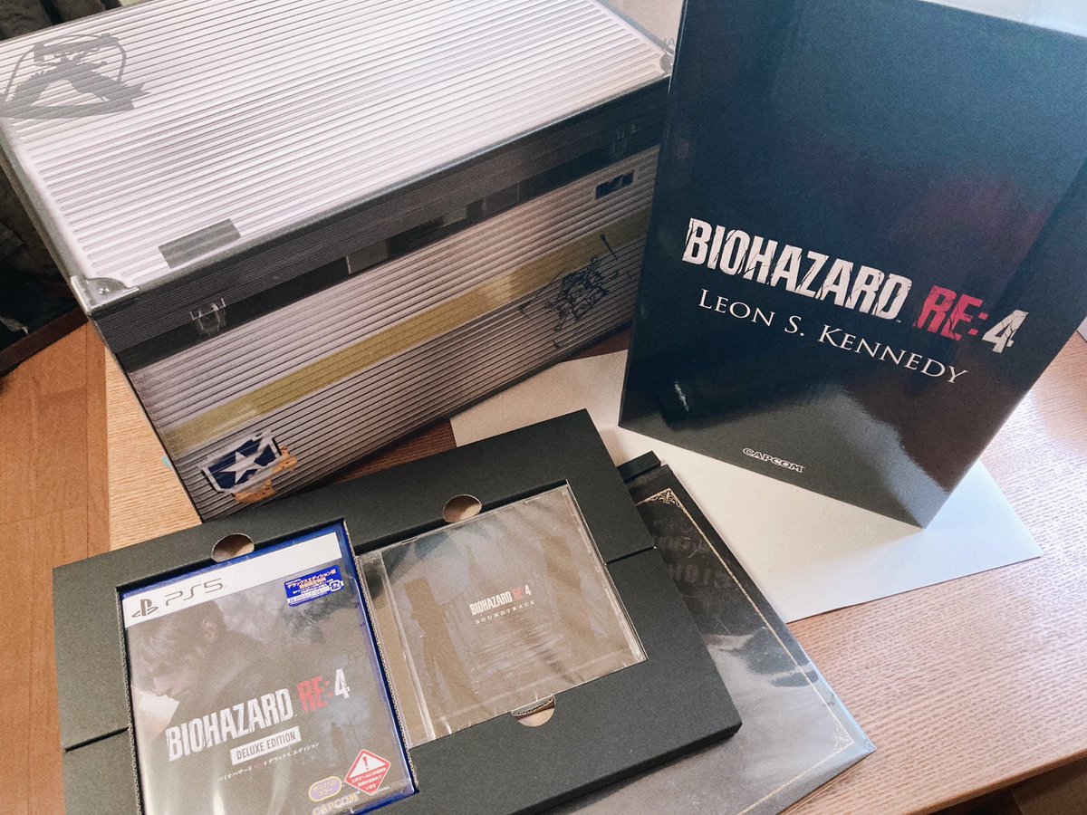 filia315's tweet photo. 届きました♡⊂(`･ω･´)⊃ﾊﾞｯ♬*゜
めちゃくちゃ楽しみ
レオンやアートブックも素敵でした✩.*˚
1周目はゆっくり遊びたいと思います
RE4発売おめでとうございます㊗️🎉
#RE4 
#バイオRE4 
#バイオ4 
#バイオハザード 
#チェーンソー男 
#RE4ZIPPO https://t.co/zW1XVmSnqY