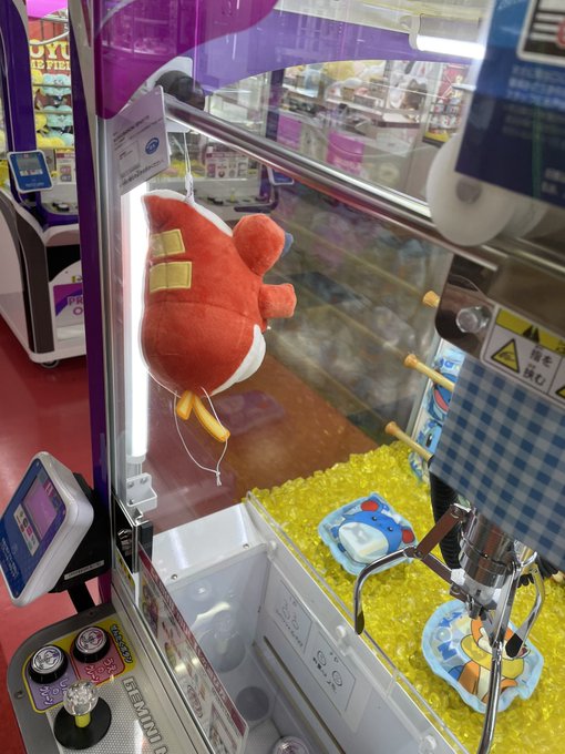 桜スポット目の前って所で道規制してて通れやんかっただからイオン来てお金発散してる 