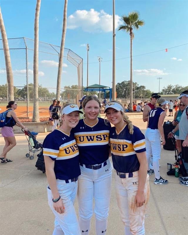 We hope all #UWSP students and staff are having a great spring break! <a href="/uwsp_softball/">UWSP Softball</a> is checking in from their annual spring break games in Florida! ☀️ 
📸 : keltiecloud