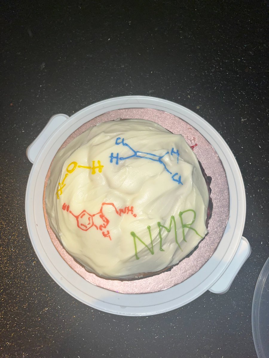 @UofGTechnicians @UofGSciEngGrads @UofGChem Also very impressed at this edible alternative to a lab report - a delicious vegan cake!! #FlexibleAssessment #ungrading #CreativeHE