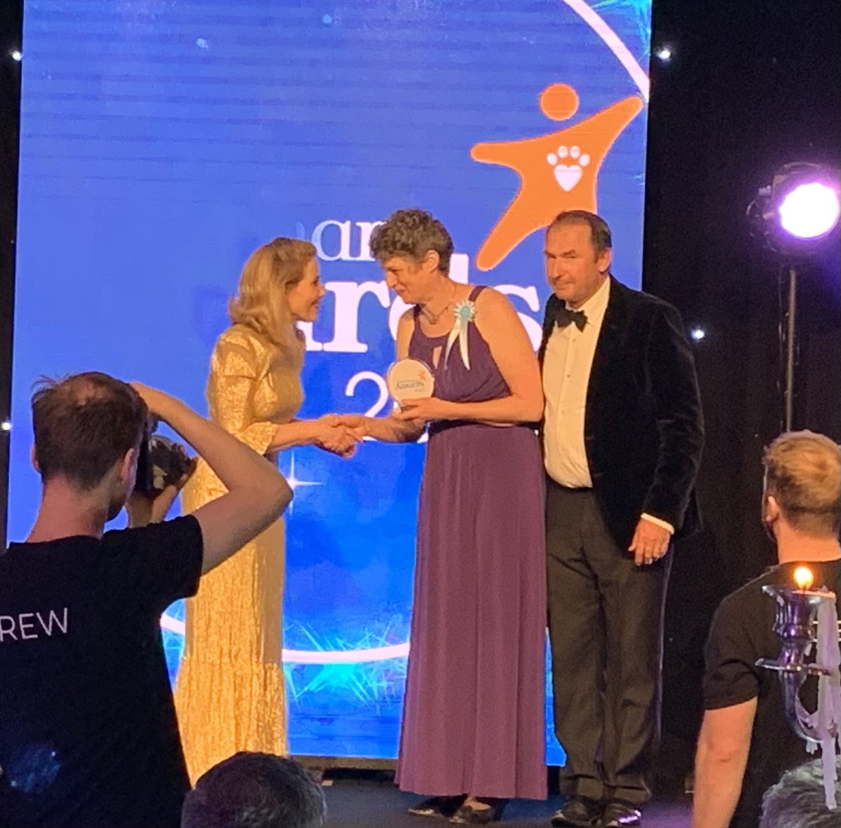 Lovely to see Clare awarded this prestigious prize all her work in #vetneuro and beyond. Congratulations @neurovet_clare #petplanvetawards