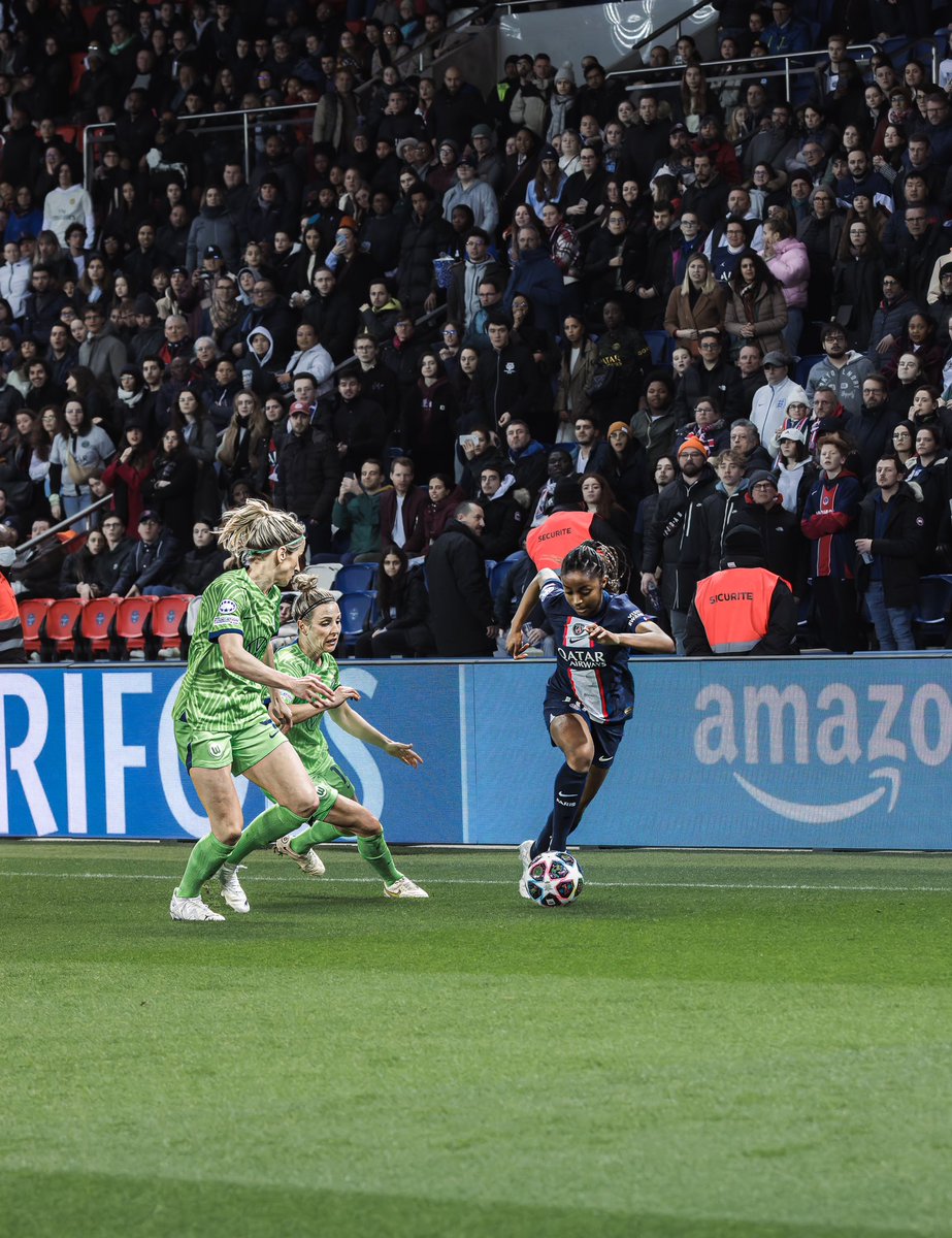 LaurinaFazer's tweet photo. Tout donner au match retour ! @UWCL #PSGWOB 🔴🔵 https://t.co/v6CD6OhThA