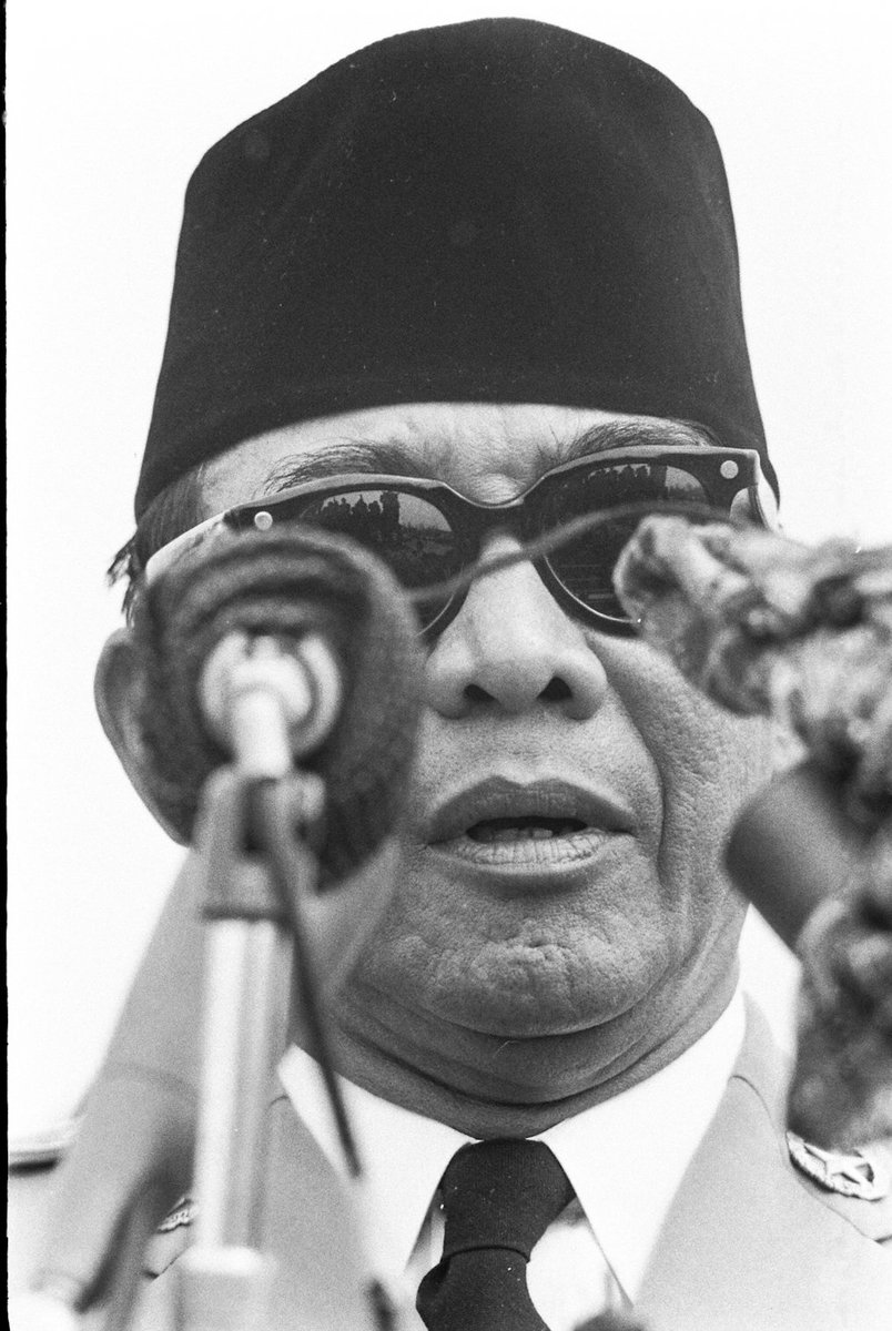 potolawas's tweet photo. "Soekarno, ca. 1961"
โข
๐ธ: LIFE Magazine - Edward Clark
โข
#potolawassukarno #soekarno #sukarno #proklamator https://t.co/V4uwvvtptU