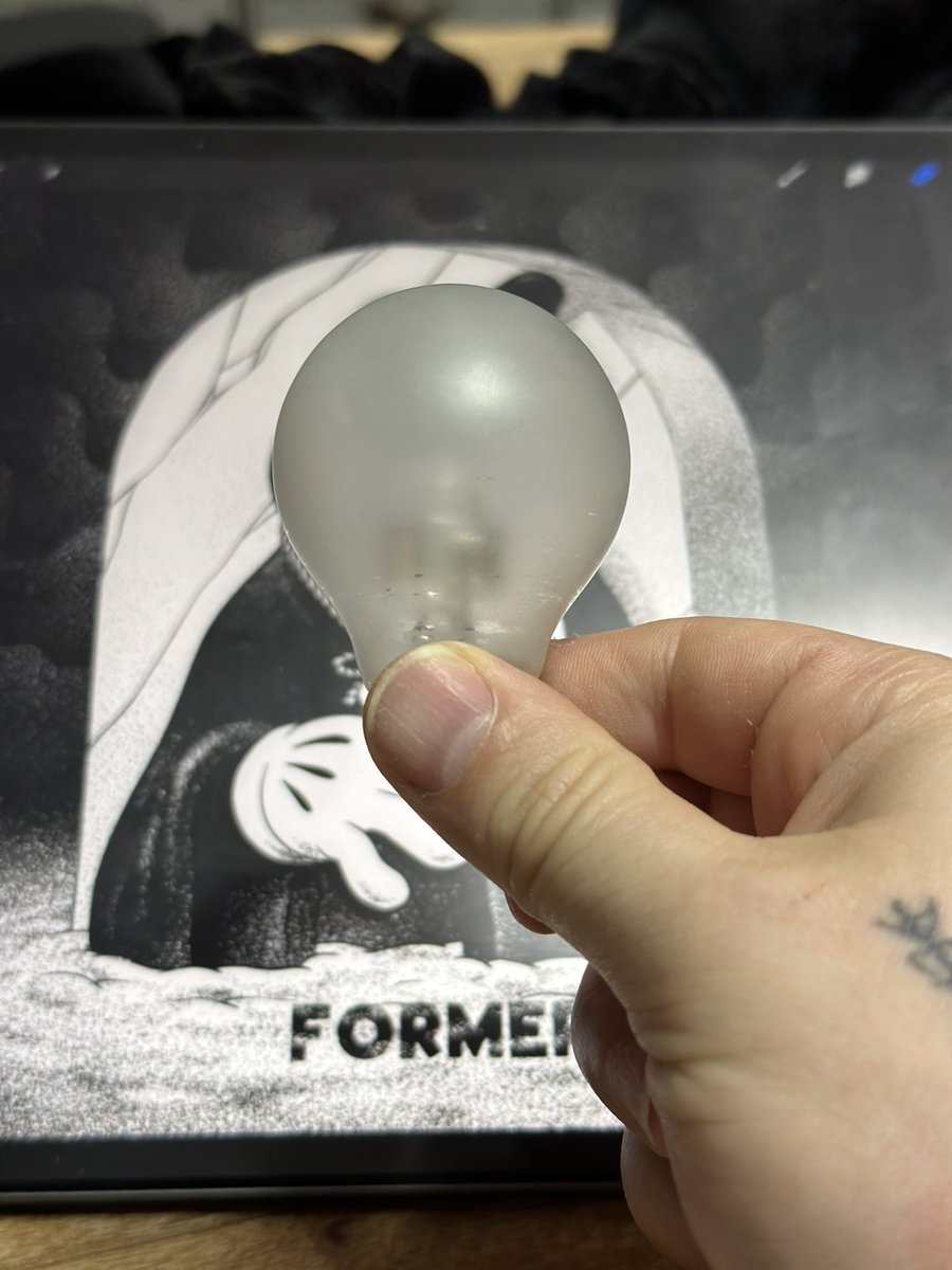 KwenInLondon's tweet photo. Little update on my @cel_mates ghost diarreama, we have a skeleton for hands (ironically) and a frosty light bulb for head, what a bright idea 💡 https://t.co/Xq0mEKReVA