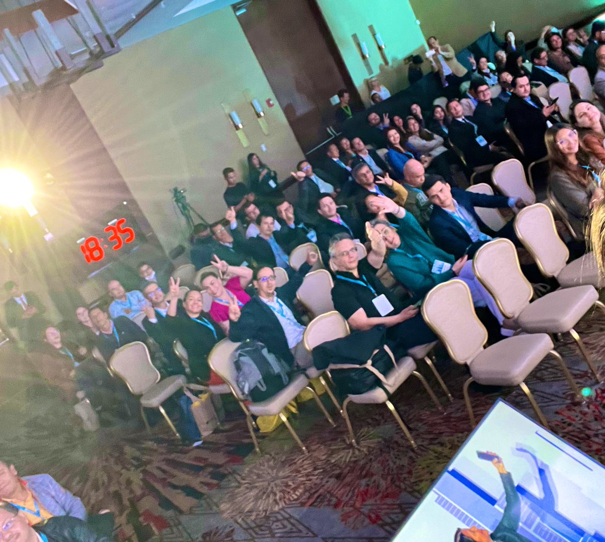 MarianaFerola's tweet photo. Un classic!: Selfie con los partners! #channelconnectcolombia  @MicrosoftLatam https://t.co/62lnr2Y88v