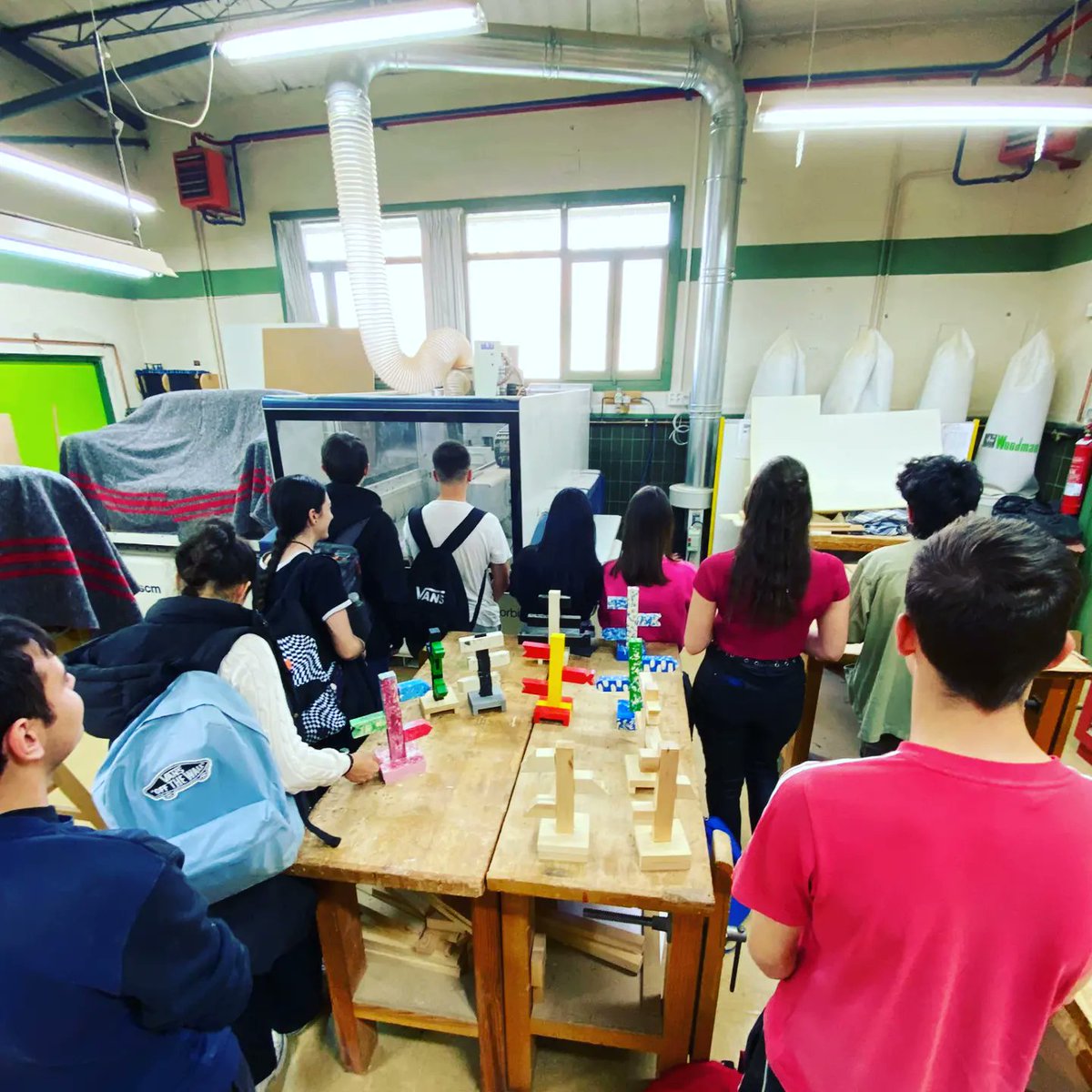 iesezequiel's tweet photo. 👀MIRA👀
Los chic@s de 4° ESO de la optativa de MADERA CREATIVA  del @iesezequiel han terminado estos bonitos diseños💪
¿Te gustaría diseñar, montar y crear con la madera? Pues #venalezequiel  #maderaymueble 🪑🛋️
@CEIPMartinChico
@colegio_soto
@Colegiotrescas3
#yodelezequiel https://t.co/PYOXGJKTOe