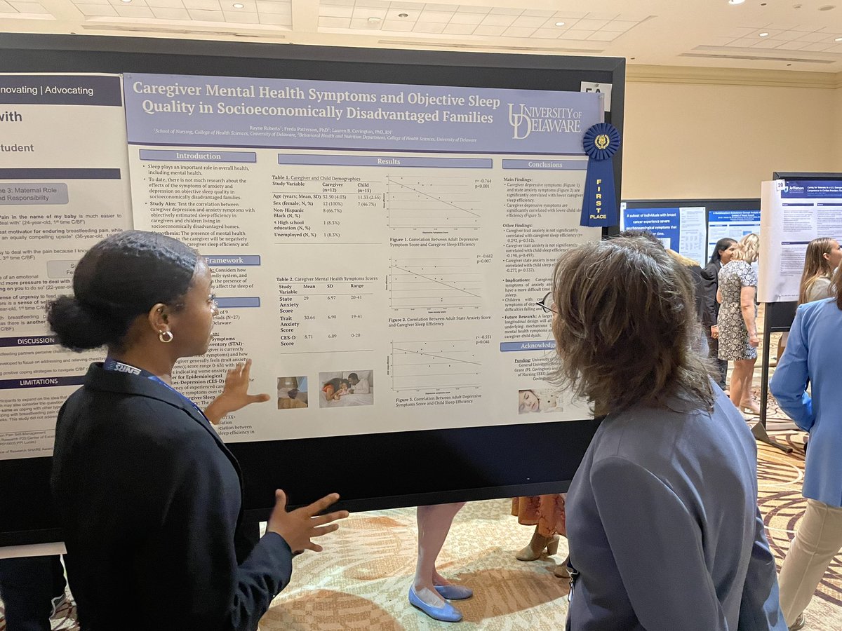 Congrats to #ENRS2023 1st place BSN poster winner Rayne Robert (@guccirayne03), here chatting with Dr. Marilyn Hammer about her research on caregiver mental health and sleep. @ENRS_Science #nursingscience