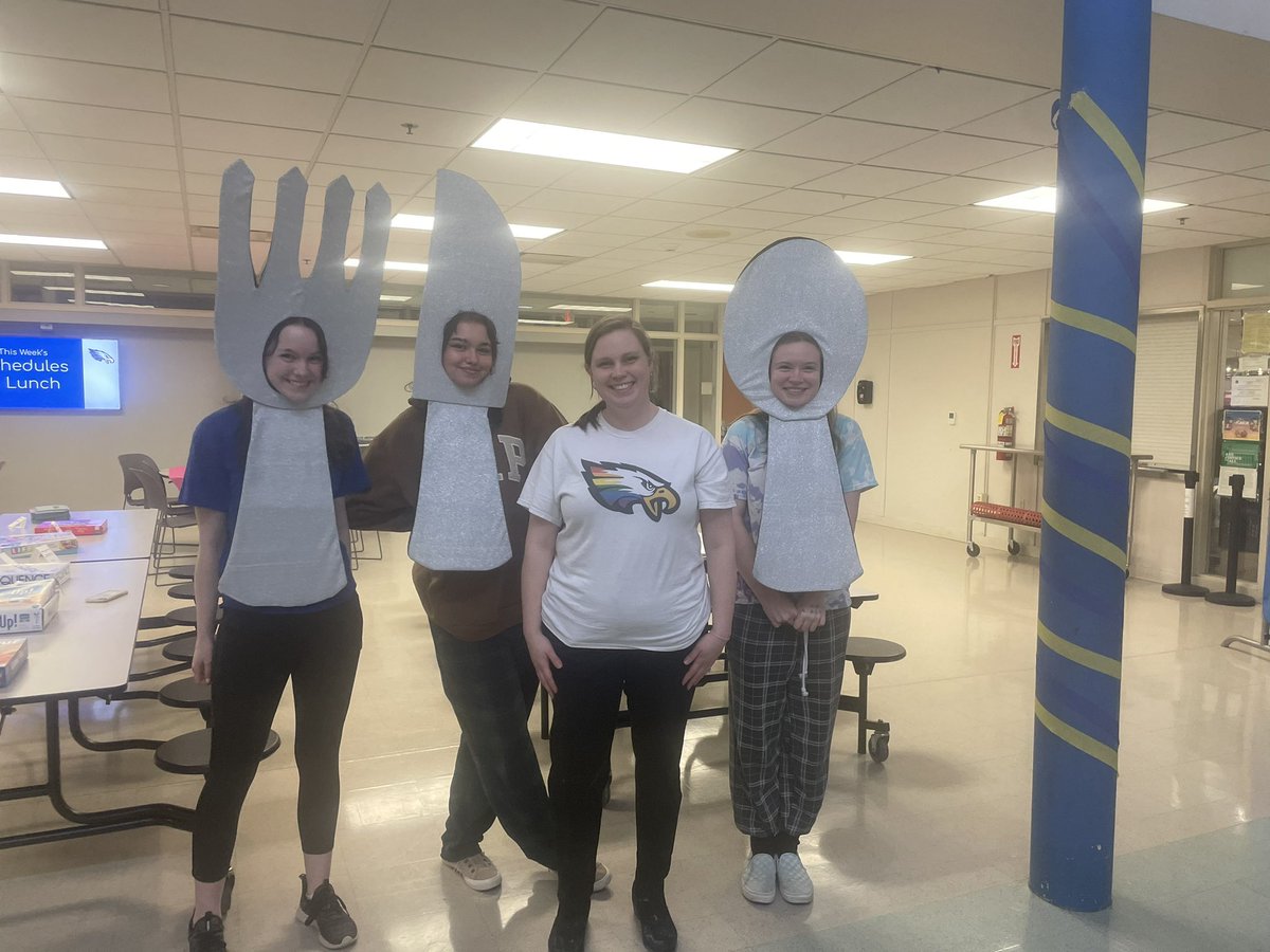 Empty bowls Fundraiser going on right now! 6-8 pm in the Hopedale jshs cafeteria! pick out a pottery bowl and fill it with ice cream to support the Milford Food Pantry! <a href="/hopedalejshs/">Hopedale Jr-Sr HS</a> <a href="/DerekAtherton1/">Derek Atherton</a>
