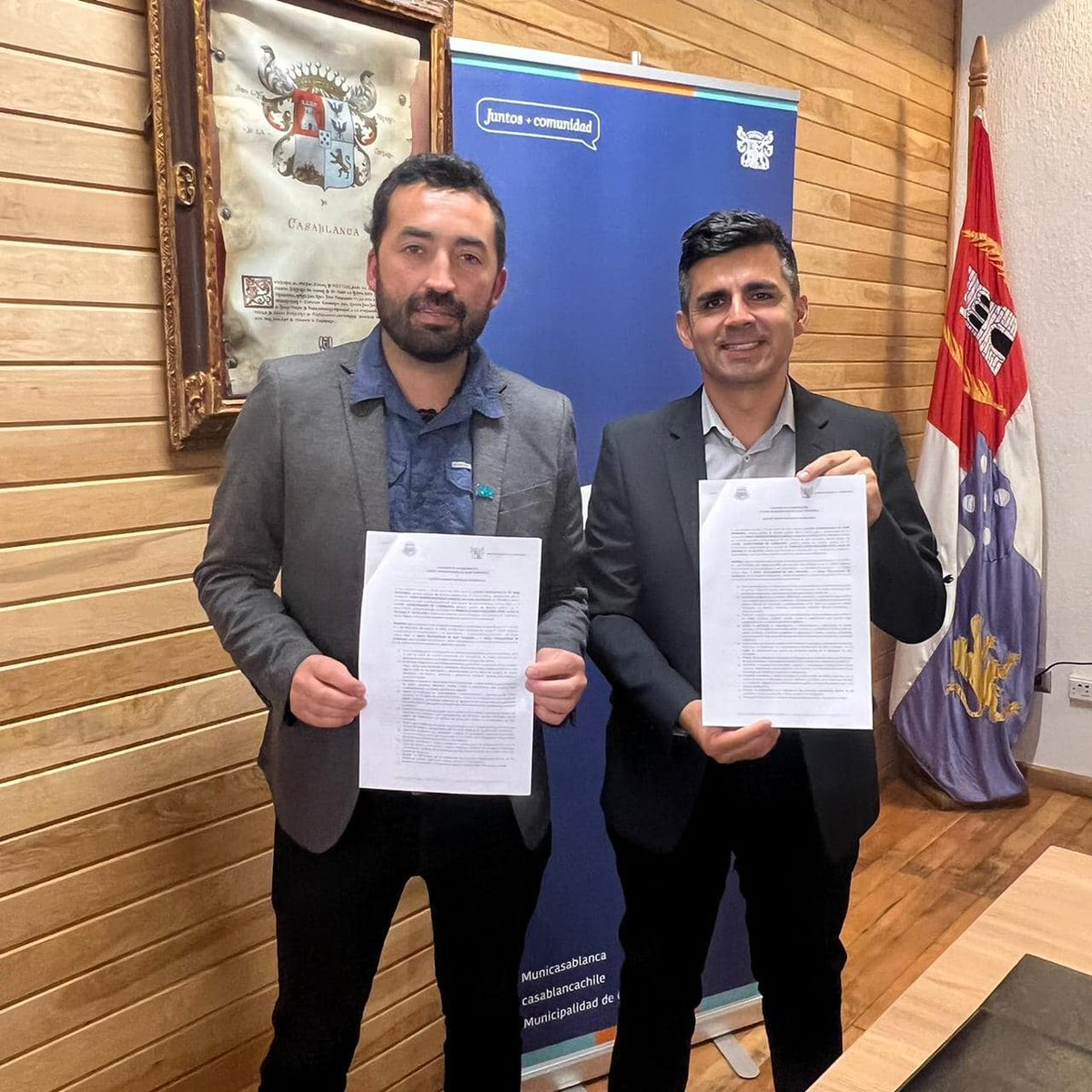 Municasablanca's tweet photo. 🔵Firmamos un convenio de colaboración con @municipiojf 😀🫱🏻‍🫲🏽⁣para generar estrategias de integración entre ambas municipalidades y sus comunidades, con el objetivo de potenciar políticas en materia de turismo, fomento productivo, equidad de género, entre otr@s.
@alcaldeRiquelme https://t.co/VVirIvQYW8
