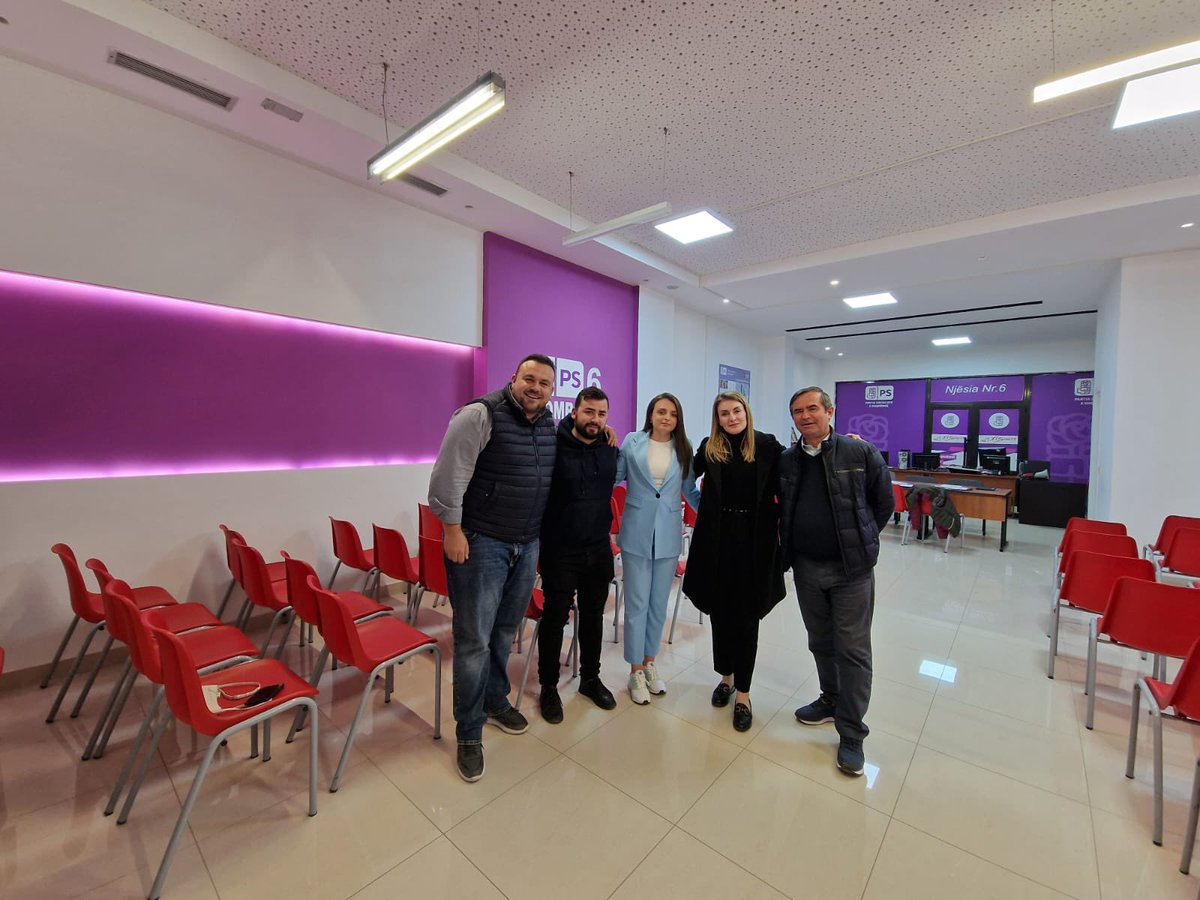 KJazexhiu's tweet photo. Pas nje dite te lodhshme pune, fundi dites eshte konsulenca me Irfanin, ish Kryetari historik i Kombinatit, i cili eshte nje enciklopedi me vete ne PS, keshilla dhe sugjerime, jemi me fat qe eshte mes nesh.🤞🏻
#Bashke 🙏🏻 https://t.co/4dmpsrg38b