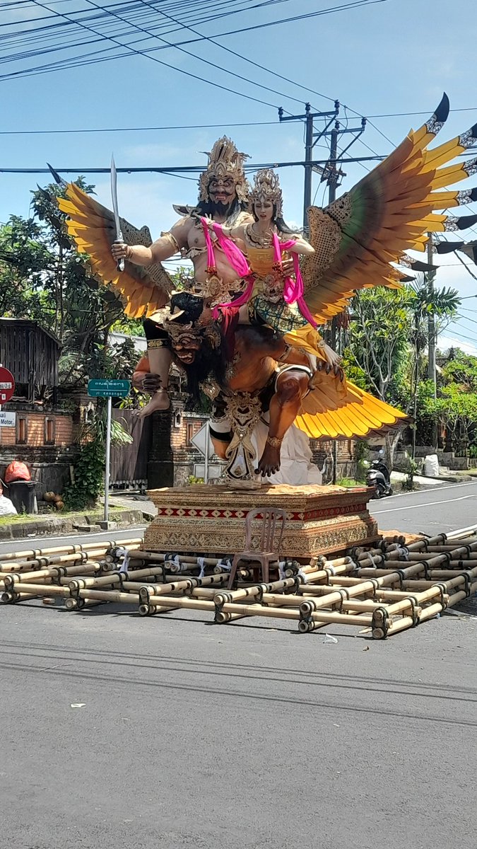 imsuwena's tweet photo. Foto dan video #ogohogoh #nyepi #tabanan #bali #caka #2023 #nyepi2023 https://t.co/h2qEOiVIgp