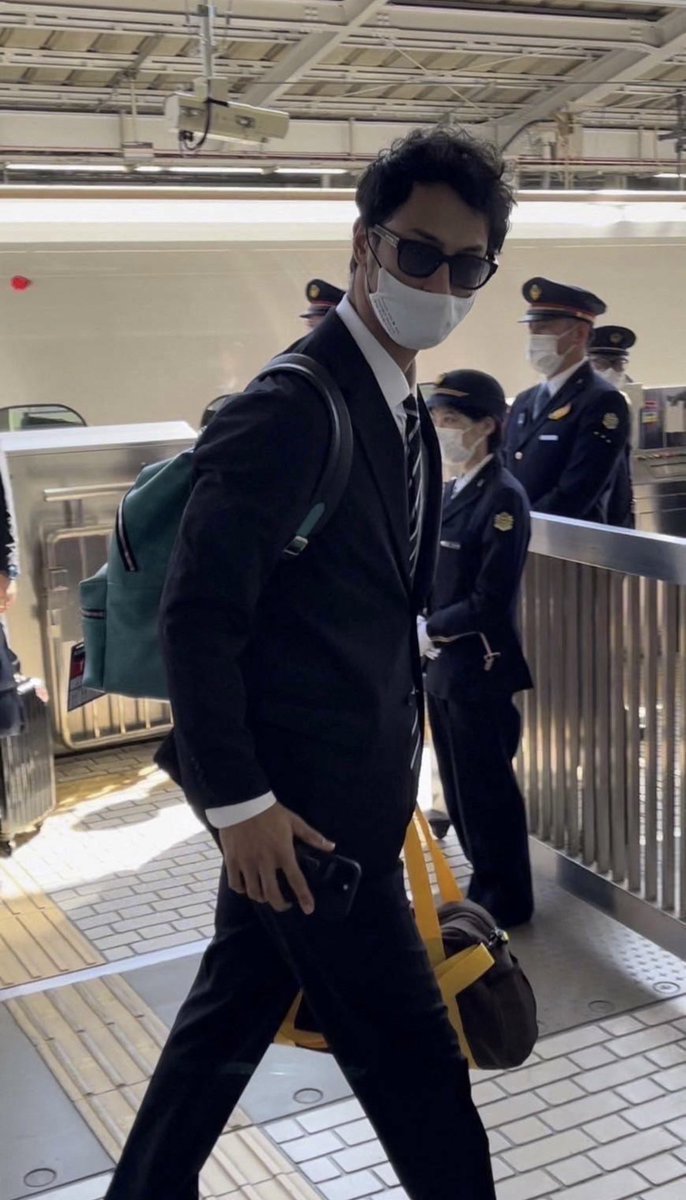 DAD41776750's tweet photo. WBCの英雄達と偶然新幹線の駅で出会った知り合いの強運…素晴らしいです😊✨

大谷翔平…ヌードバー…ダルビッシュ⚾️ https://t.co/2cPOAqKi4M