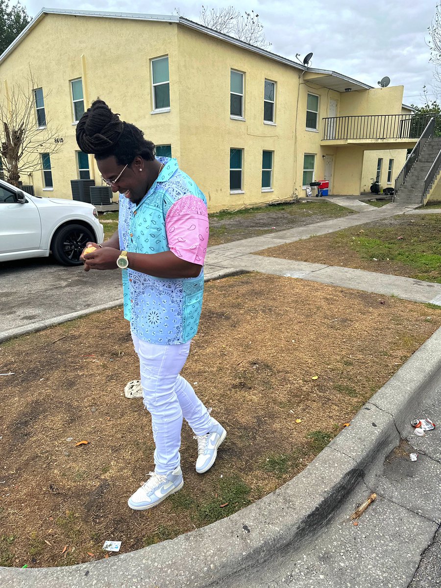 AveStLo's tweet photo. Dey Been Imitatin My Swagg But Dey Can’t Stand On It Dawg!! I Can Vibe 7 Days Str8 If I Want. 💪🏿🍀 https://t.co/1dFLOvTy61