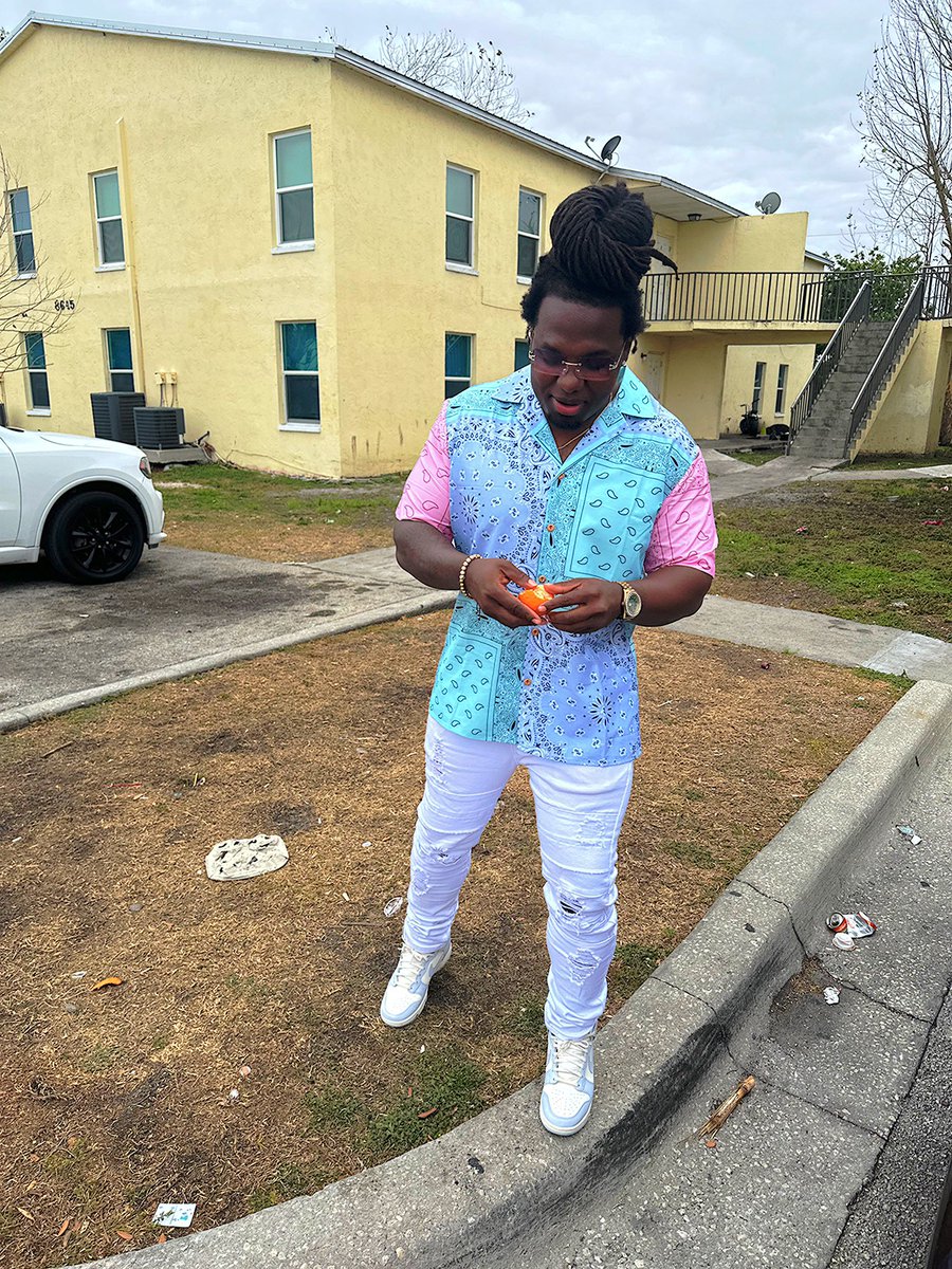 AveStLo's tweet photo. Dey Been Imitatin My Swagg But Dey Can’t Stand On It Dawg!! I Can Vibe 7 Days Str8 If I Want. 💪🏿🍀 https://t.co/1dFLOvTy61