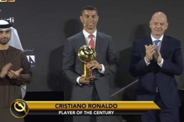 eugeneone1's tweet photo. #cristianoronaldo 
@cristianoronaldo
Lui il n'a pas besoin d'utiliser un réseau pour avoir de l'or. 
C'est sur le rectangle vert qu'il est le meilleur de tous les temps.

Sur le terrain de football, CRISTIANO RONALDO a déjà et reconnu comme le plus grand joueur du 21e siècle. https://t.co/igm2P6rdhj
