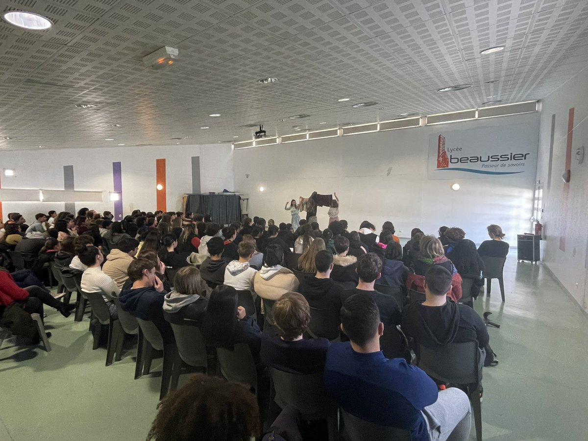 Collège Marie Curie tweet media